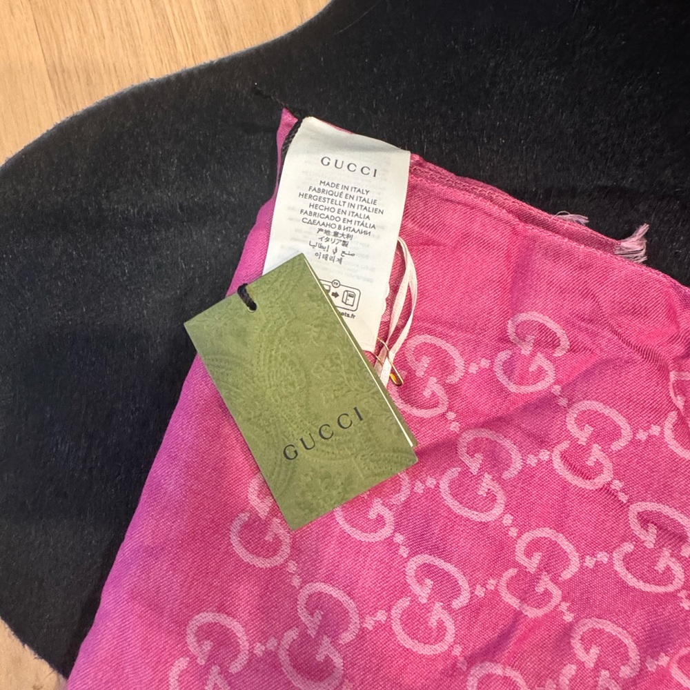 Gucci Pink Monogram Fabric - Picture 3 of 5